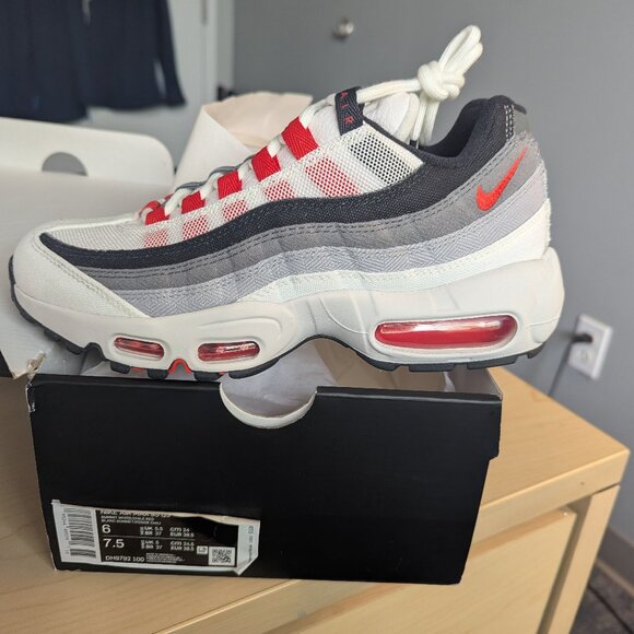 NIKE AIR MAX 95 QS RARE!!!!! SIZE 6 MENS / 7.5 WOMANS UNISEX - Picture 1 of 5